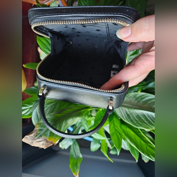 Kate Spade Daisy Flower Vanity Crossbody Purse - Picture 2 of 8